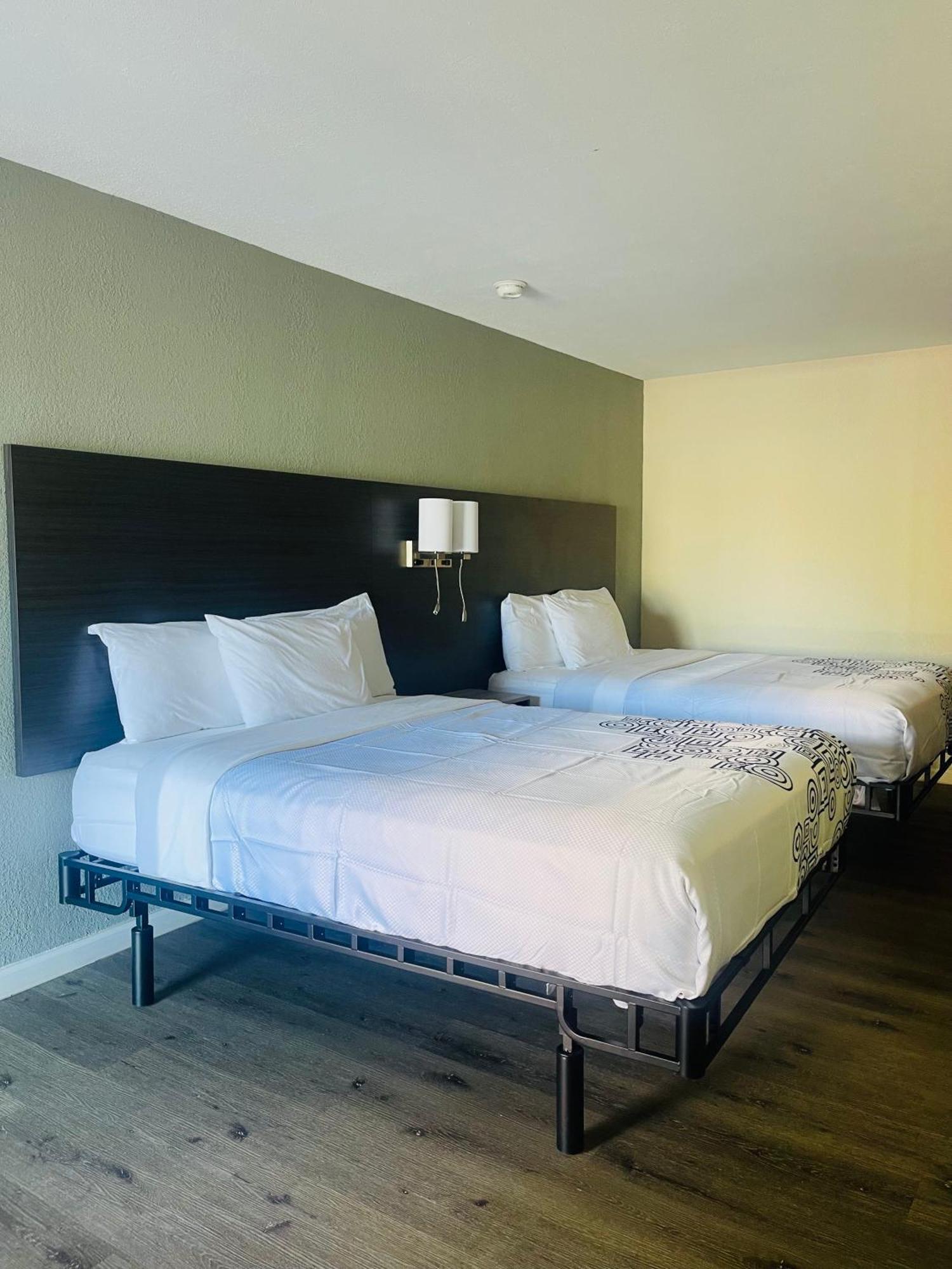 Bourbon Capital Inn Bardstown Buitenkant foto
