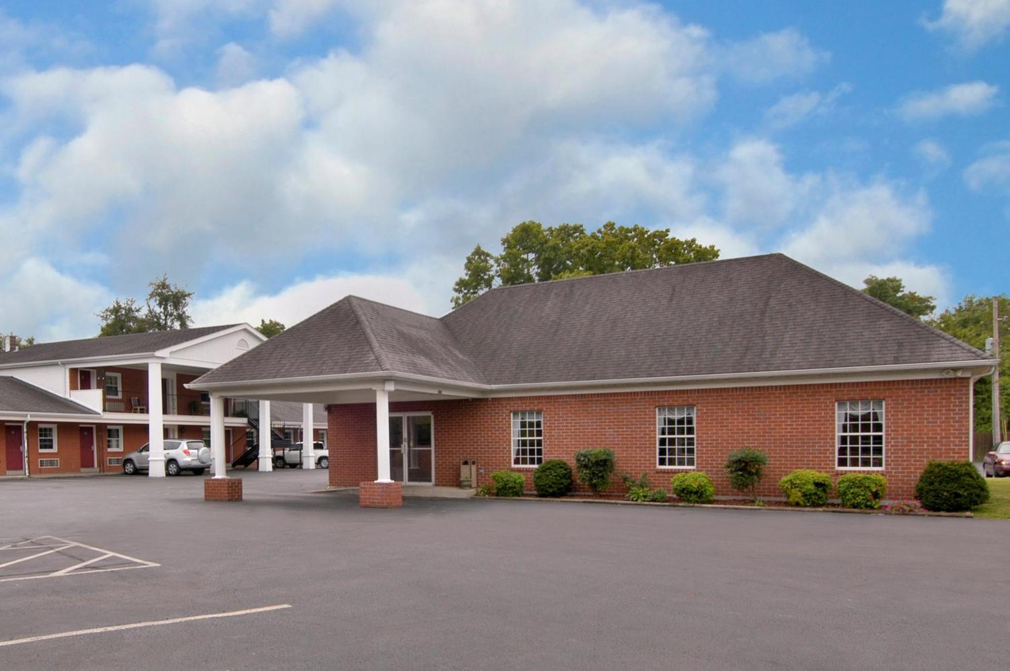 Bourbon Capital Inn Bardstown Buitenkant foto